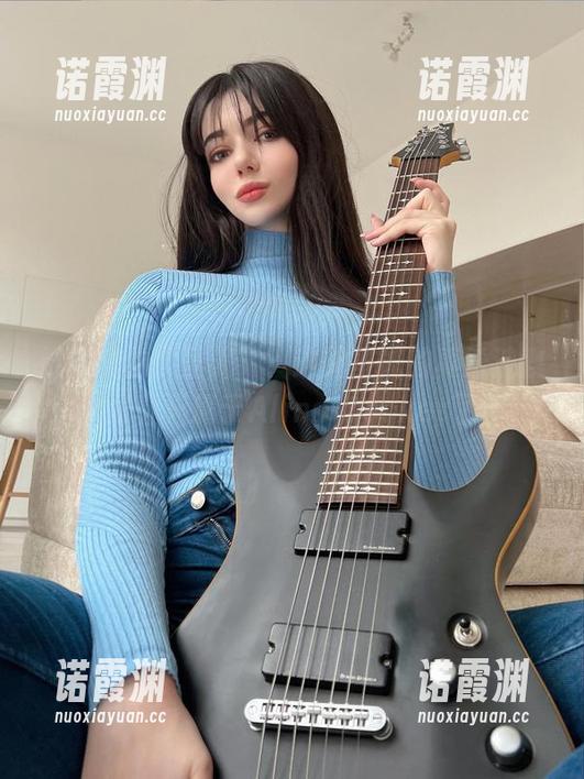 Alina Becker 过去式的“圣光”?这无圣光的真希波教会写真只属于Alina Becker了!